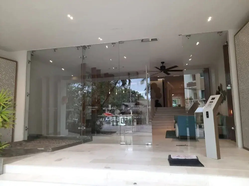 1 Br Steps From the Beach Roof w Ocean View