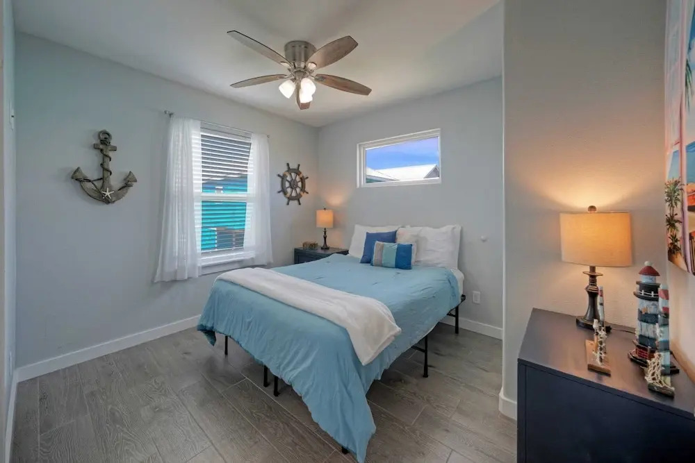 Purple Parrot by Avantstay Heated Pool, Beach Access & Central Port A Location