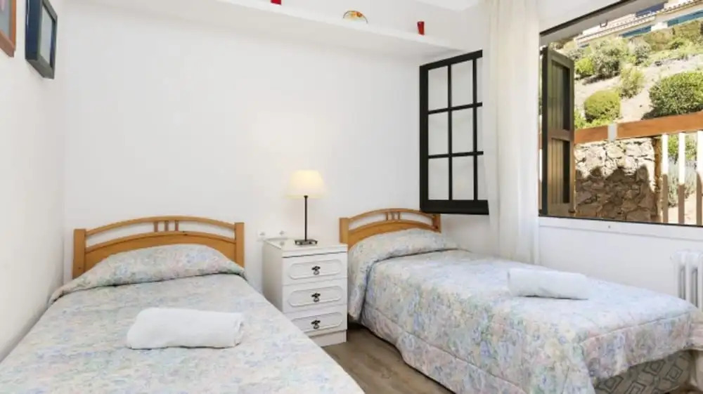 Apartment - 4 Bedrooms with Pool - 107696