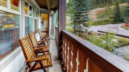 Eagle Springs East 207: Resting Moose Suite