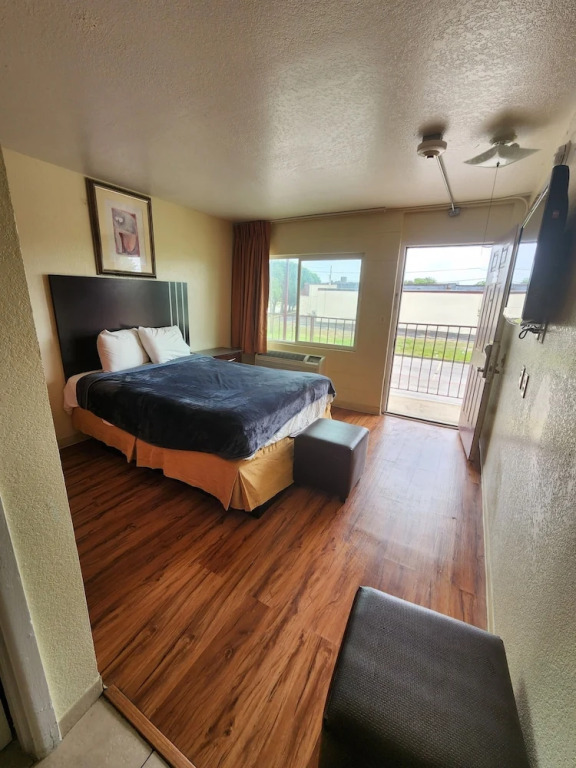 HomeTown Inn and Suites