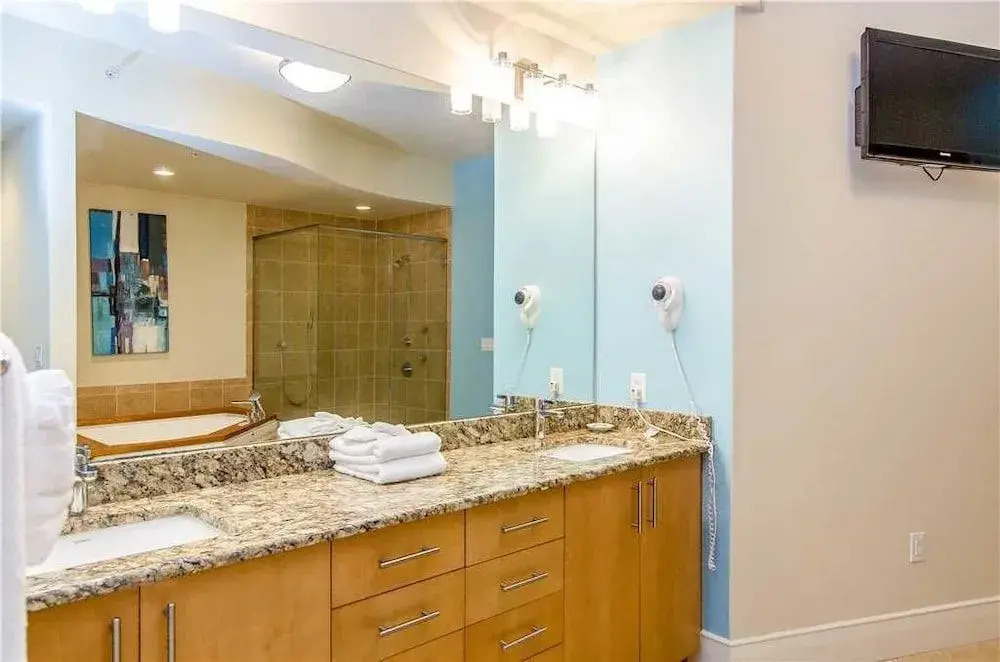 Turquoise Place 2405C - 3 Br condo by RedAwning