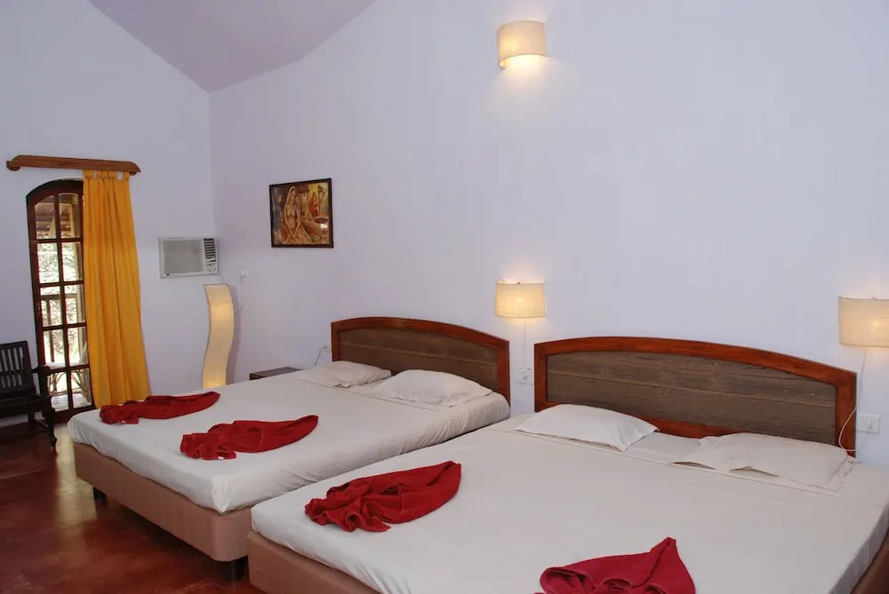 Sea Breeze Beach Resort Candolim, Goa