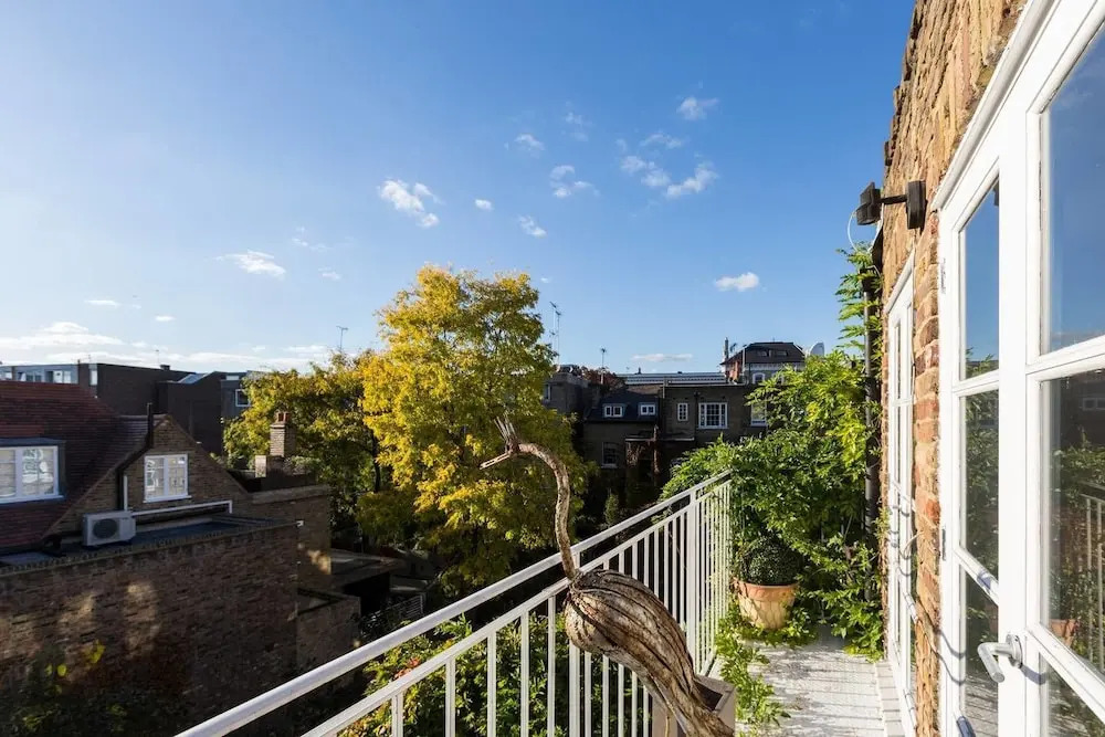Exquisite and Chic 2 bed 2 Bath Flat in Chelsea