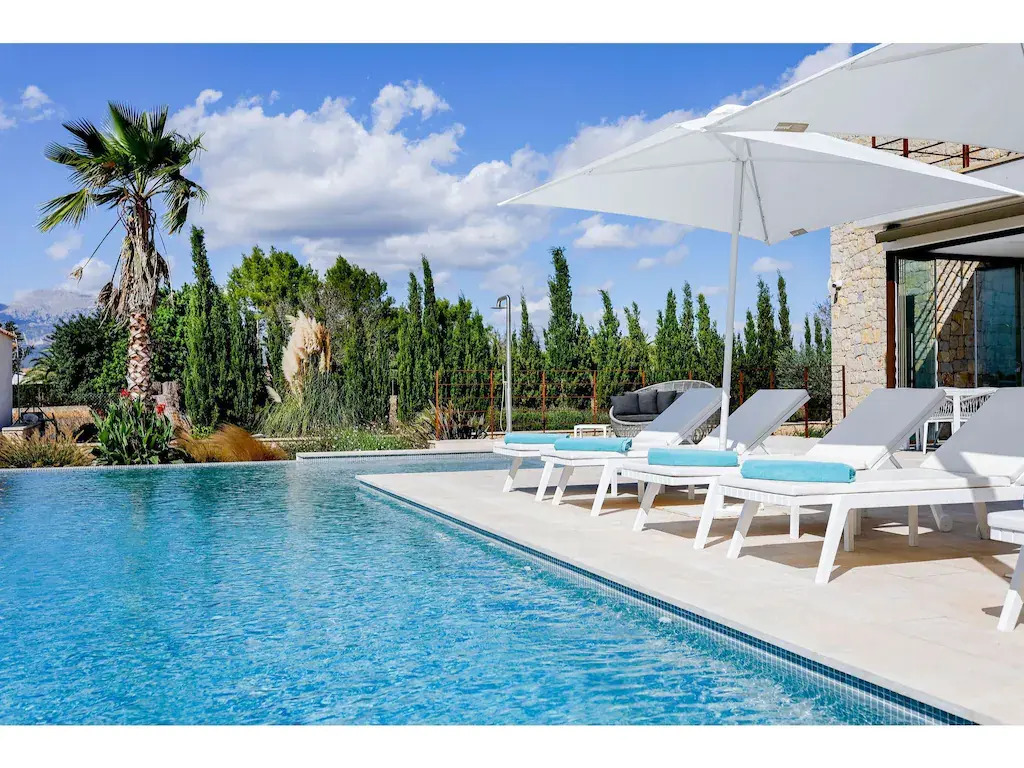 Luxurious country house with pool in Inca for 8 people