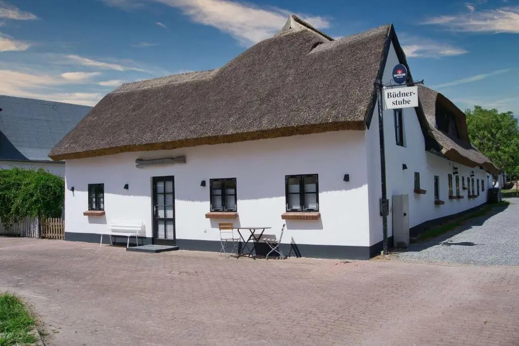 Ferienhaus Büdnerstube FeWo 1 mit Gartennutzung in ruhiger Lage, Sauna- und Schwimmbadnutzung im Nachbarort Sellin