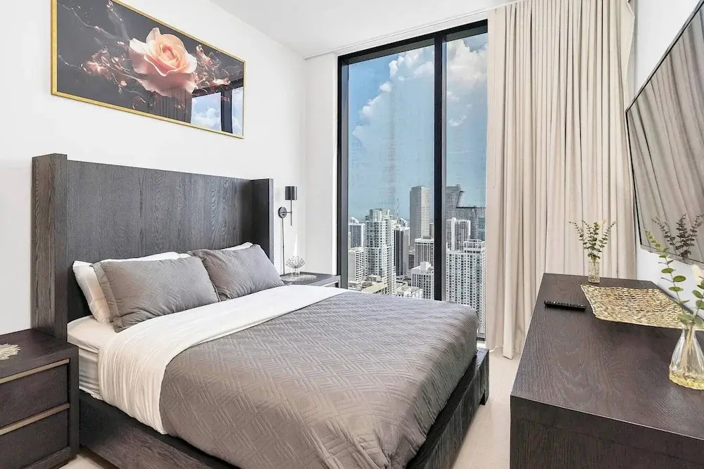 3BR Penthouse Direct, Stunning Water Views