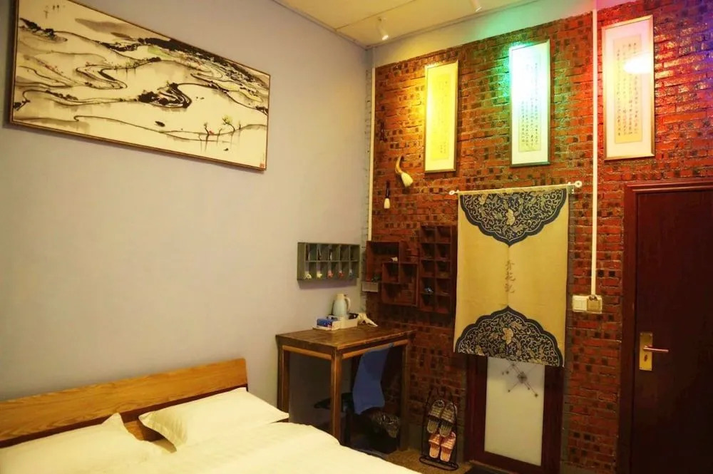 Zhaohuaxishi Youth Hostel