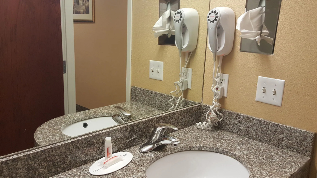 The Block Hotel Bentonville