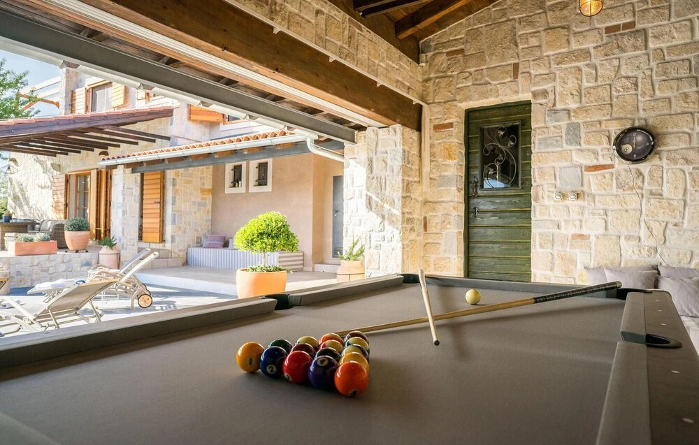 Amazing Home in Jadrija with Hot Tub, Sauna & 4 Bedrooms