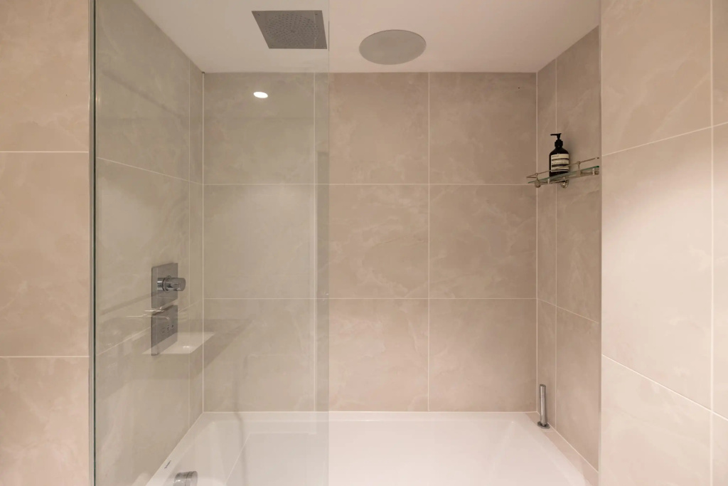 Contemporary One Bedroom Apartment - Borough