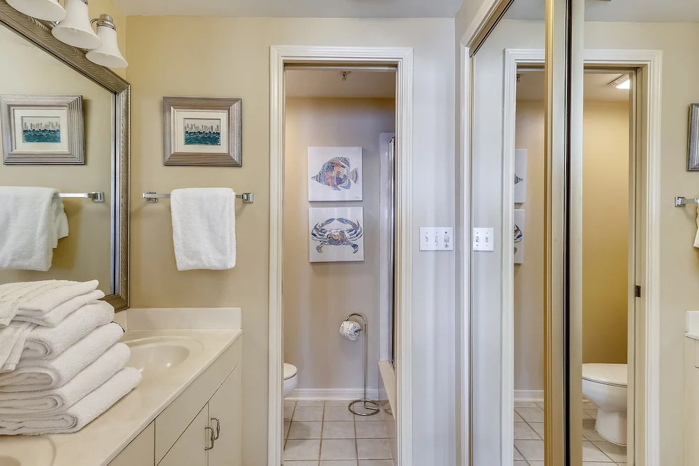 Waterview Yacht Club 532 is a 3 BR with Stunning views of the Pass by RedAwning