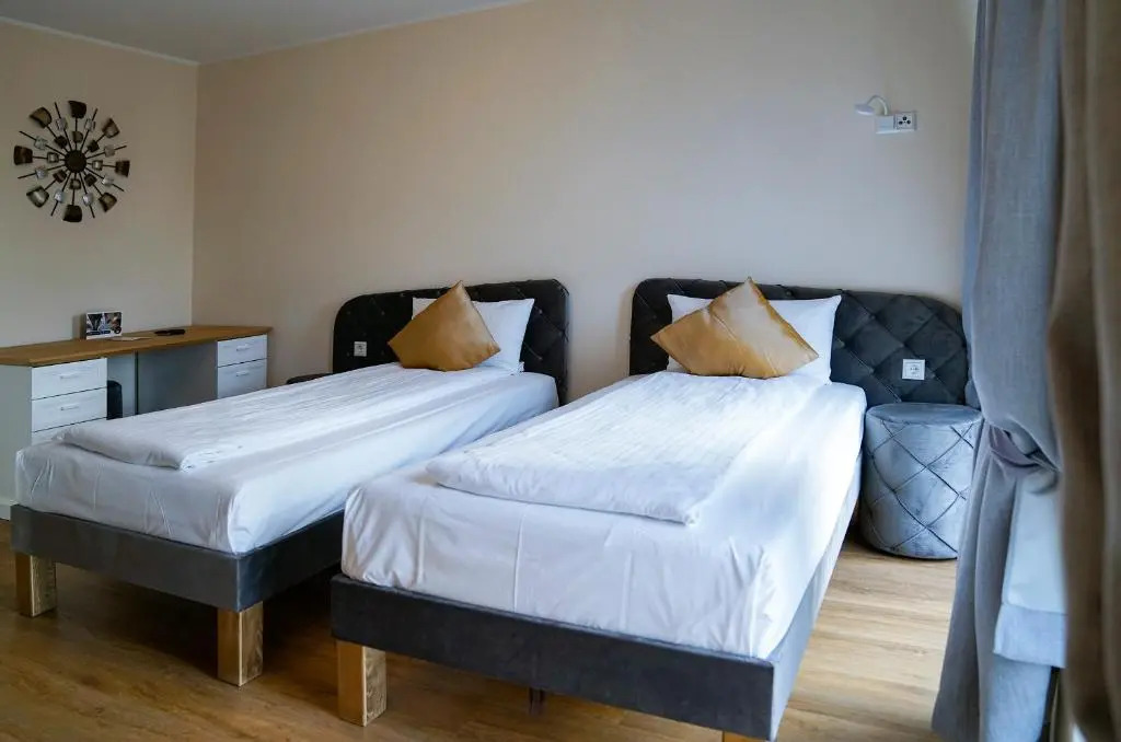 Boardinghouse City Home - Living