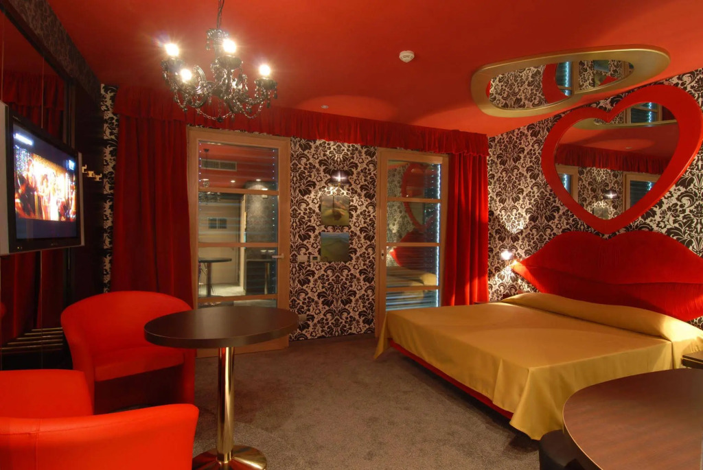 Motel Hotel Piranha