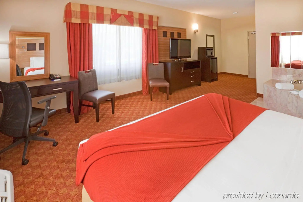 Holiday Inn Express Hotel & Suites Plano West - Frisco by IHG