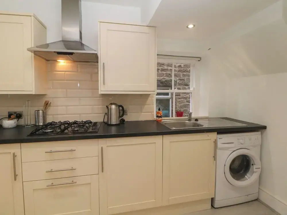15 Calton View