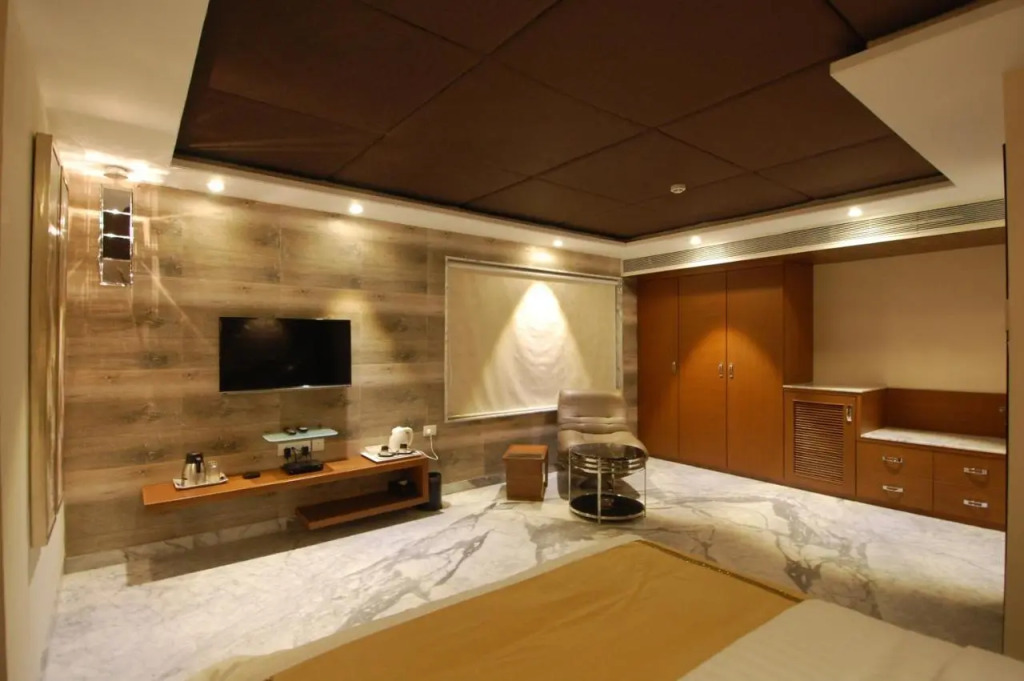 Click Hotel Sapphire Star Indore