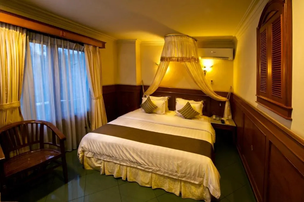 Royal Regal Hotel