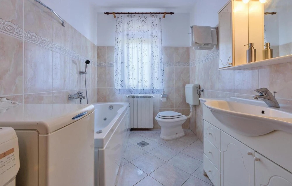 Nice Home in Pula With Wifi and 8 Bedrooms