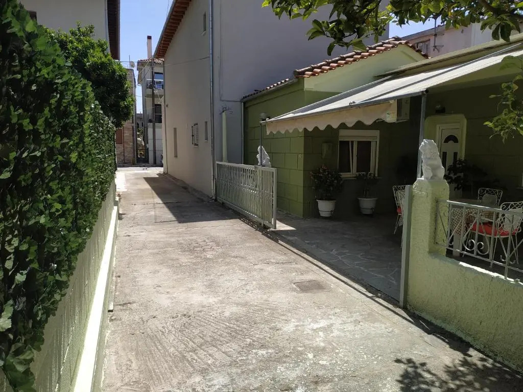 Linda's house