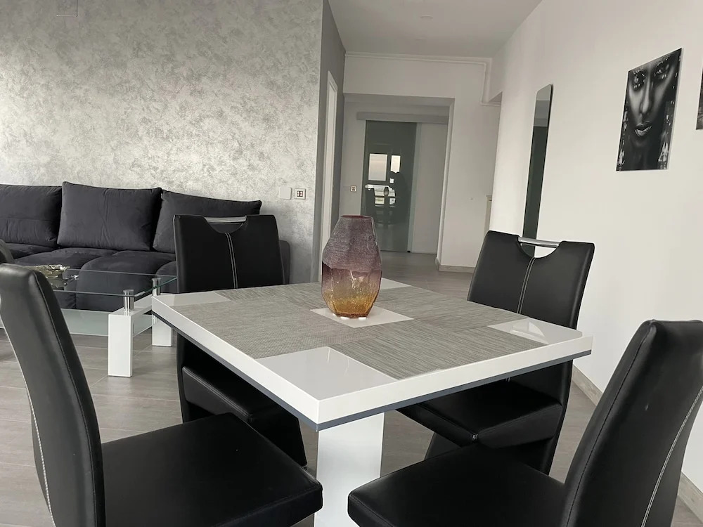 4 Room Penthouse Terrace W18-W19