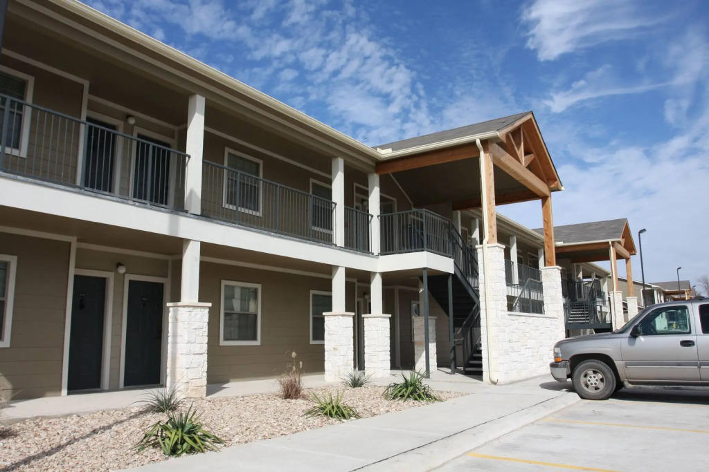 Eagles Den Suites Cotulla a Travelodge by Wyndham