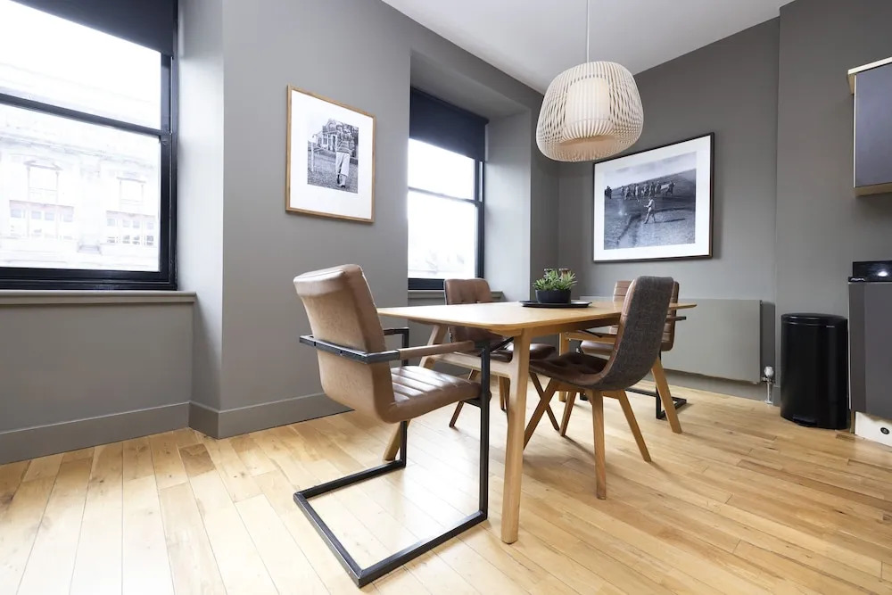 JOIVY 5-star Luxurious George Street Apartment