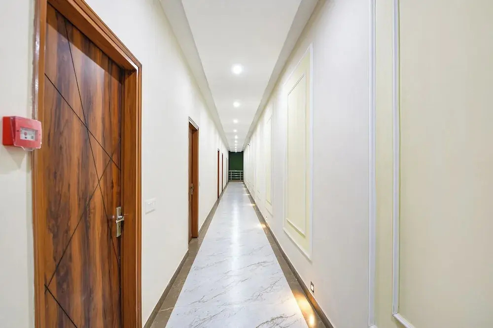 Fabhotel Regal