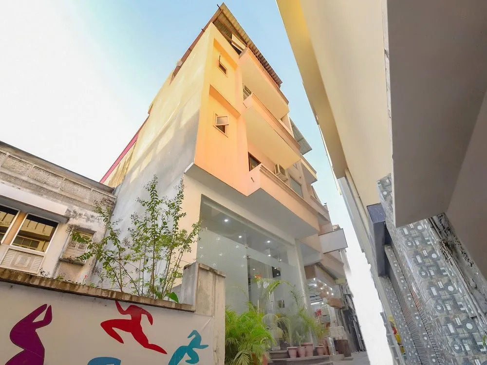 OYO 23599 Hotel Superstar