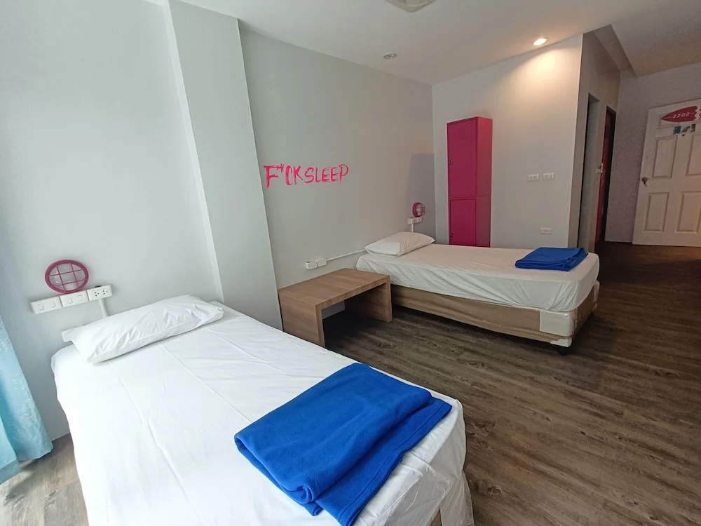 Slumber Surf Phuket Kata