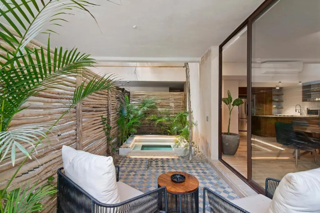 103 Cozy apartment with private terrace 2 br 2 ba