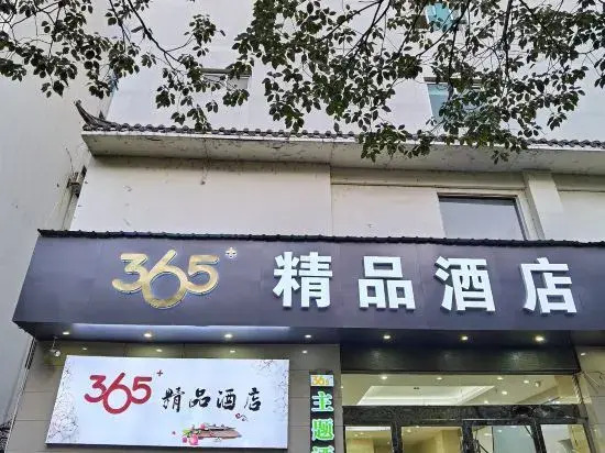 365 Theme Hotel