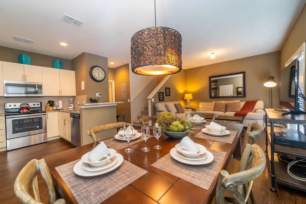 November Special at WL 4 Bed 3 Bath ID: 256178