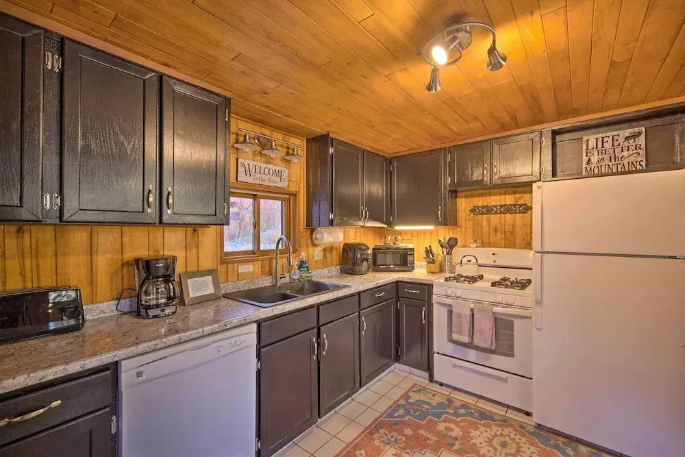 Cozy CO Rocky Mountain Retreat Near Pikes Peak!