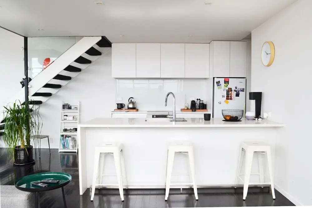 Stylish 2 Bedroom Loft Apartment With Parking