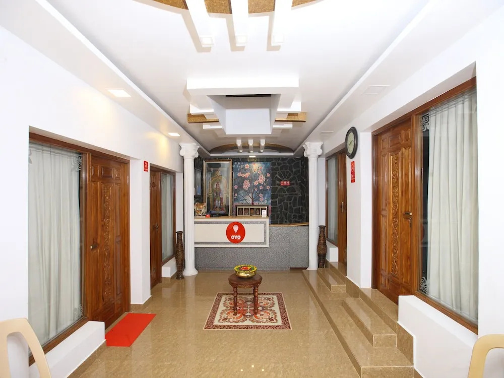 OYO 13607 Sri Akilambiga Residency