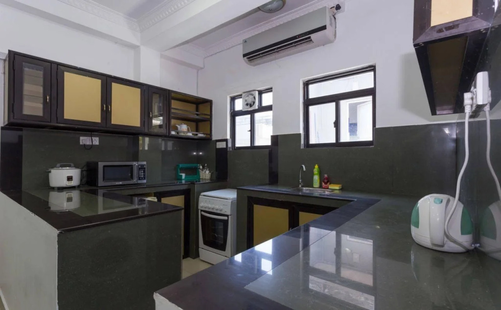 OYO 293 Akara Suites And Apartments