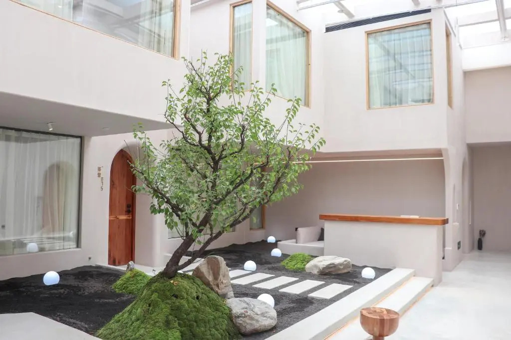 Nayun Xingkongsu Hotel