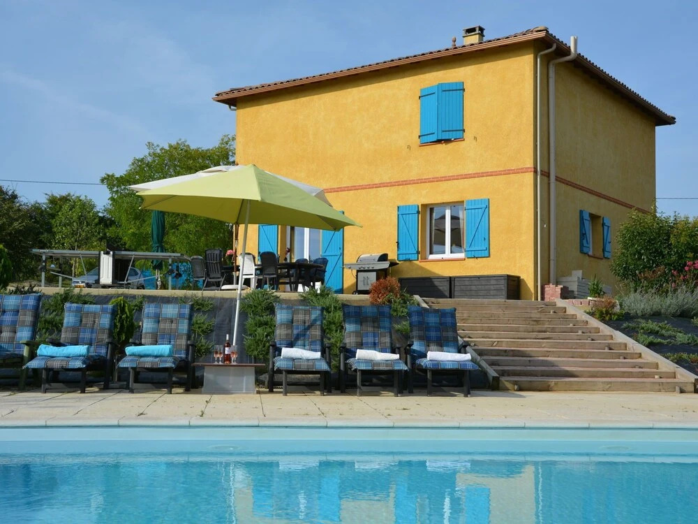 House in Piquecos with Private Pool & Garden