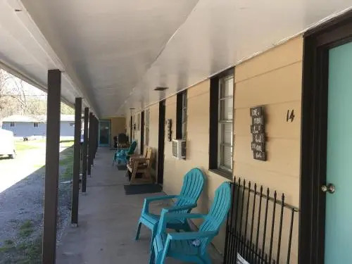 Creekside Retreat Inn & Suites