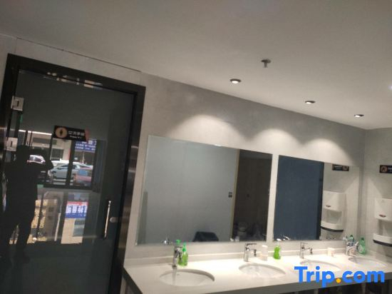 Youth Capsule Hostel
