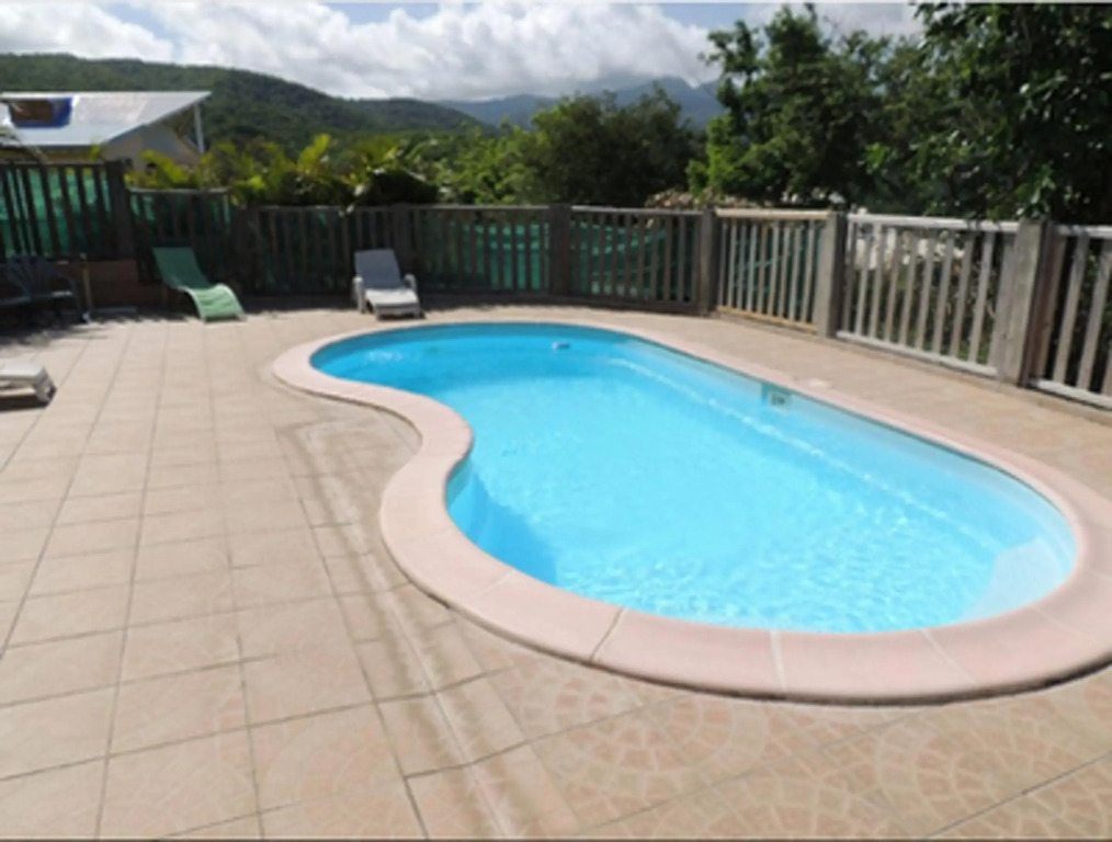 Appartement de 3 chambres avec piscine partagee jardin clos et wifi a Bouillante a 1 km de la plage