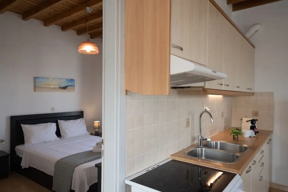 1 Bd Emerald Apt w Sparkling Shared Pool