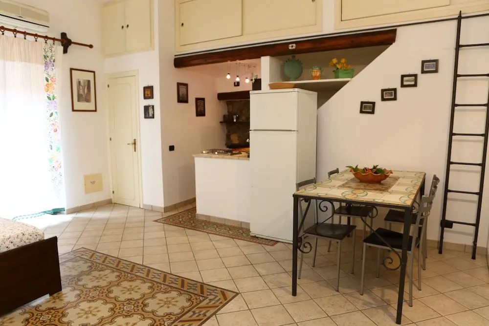 COASTAL Seaview Suite & CENTRAL BALCONY Street View Studio