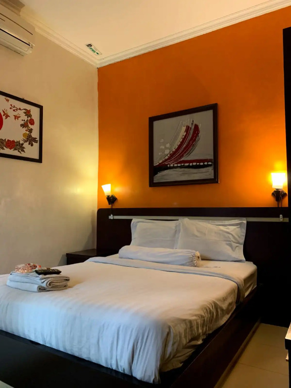 Bandoeng Guest House by Pesen Kamar