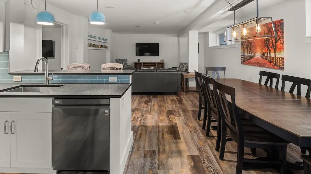 La Pasta At Mad House 4 Bedroom Condo by RedAwning