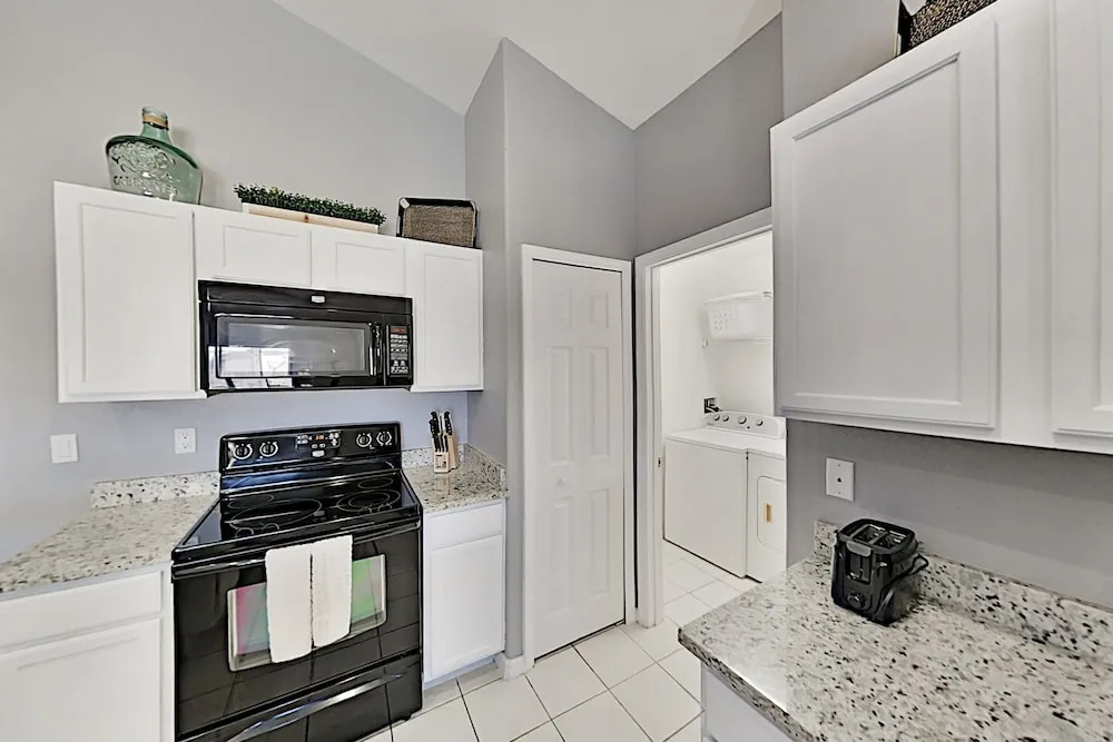 Peaceful W/ Lanai Pool - Near Disney! 4 Bedroom Home