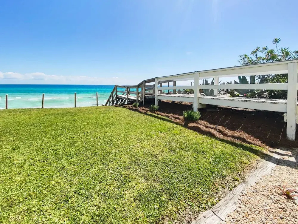 Sunseekers - 2 - 2 Br condo by RedAwning