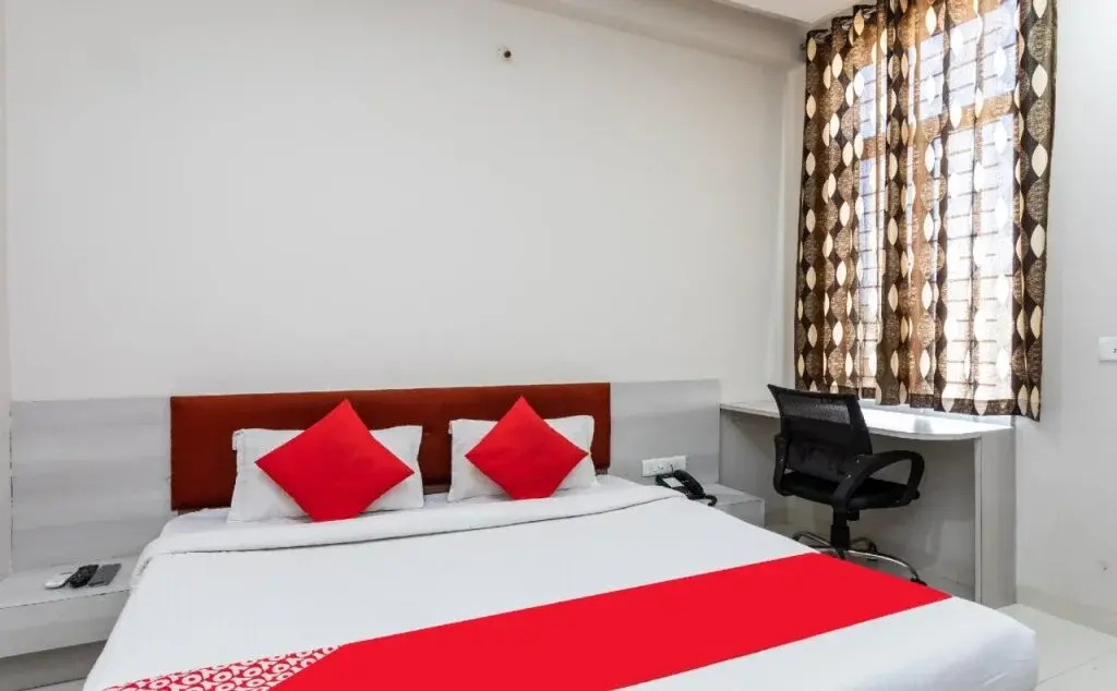 OYO 18692 Jmc Star Inn