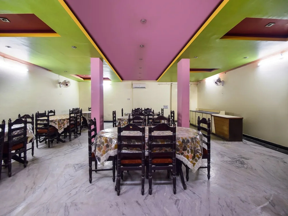 OYO 19937 Hotel Rajkamal International